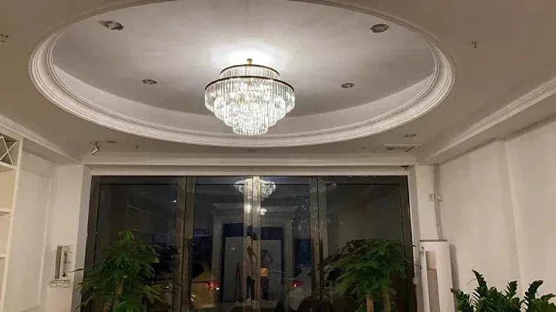 Grand Lustre Moderne en Verre pour Salon