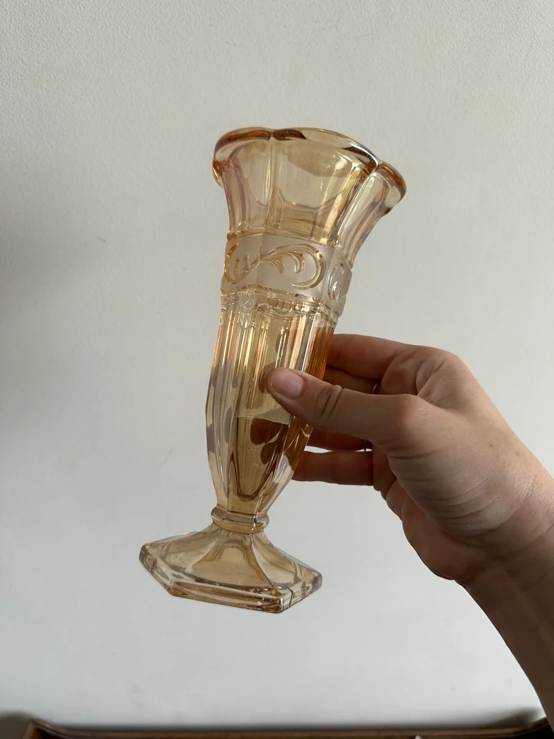 Vase soliflore en verre irisé orangé
