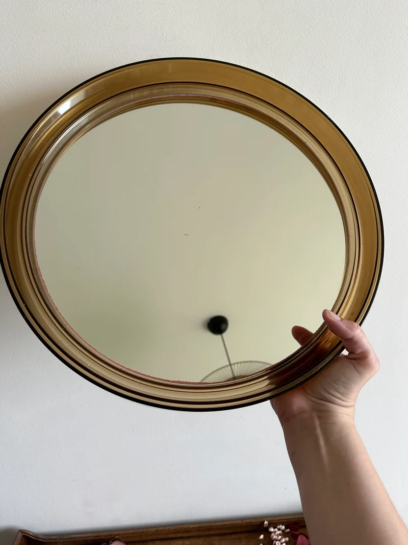 Miroir rond en plastique marron années 60-70
