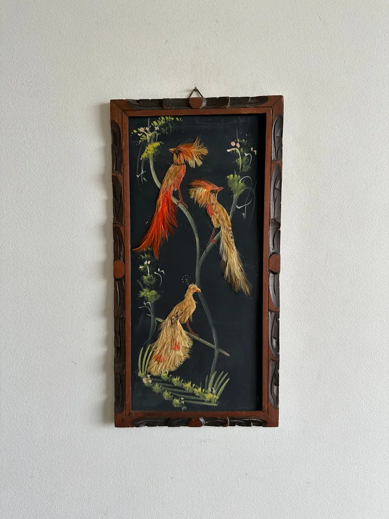 Composition botanique oiseaux et perruches en plume sur ardoise