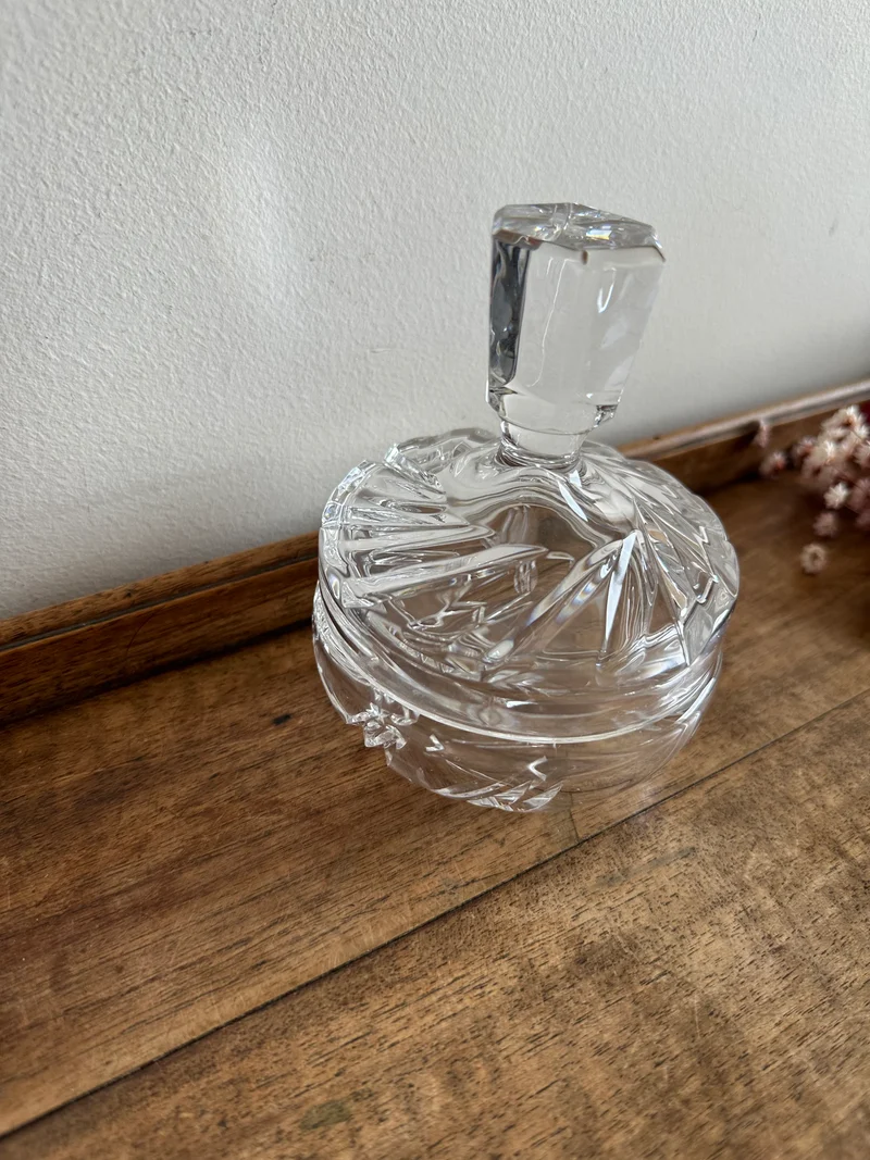 Bonbonnière en cristal moulé