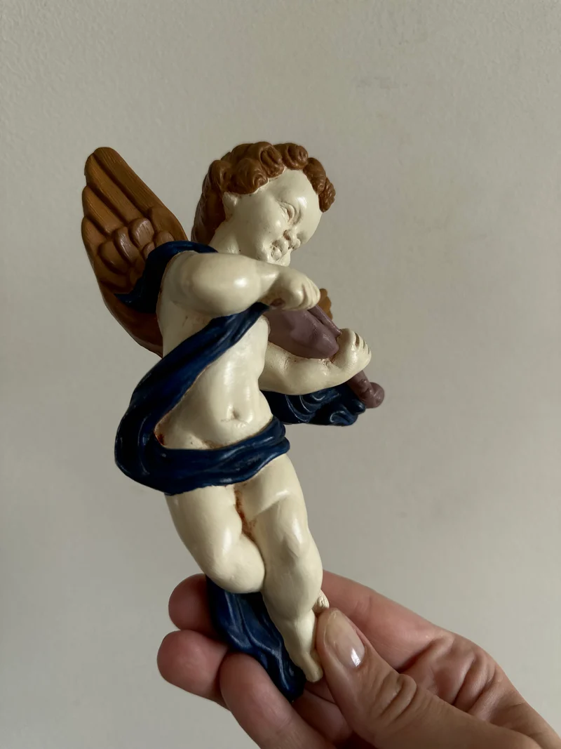 Angelots musiciens en plâtre peints