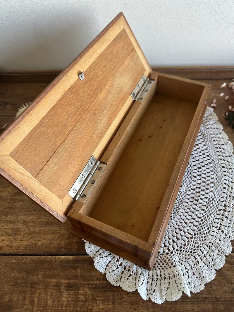 Boite en bois rectangulaire simple