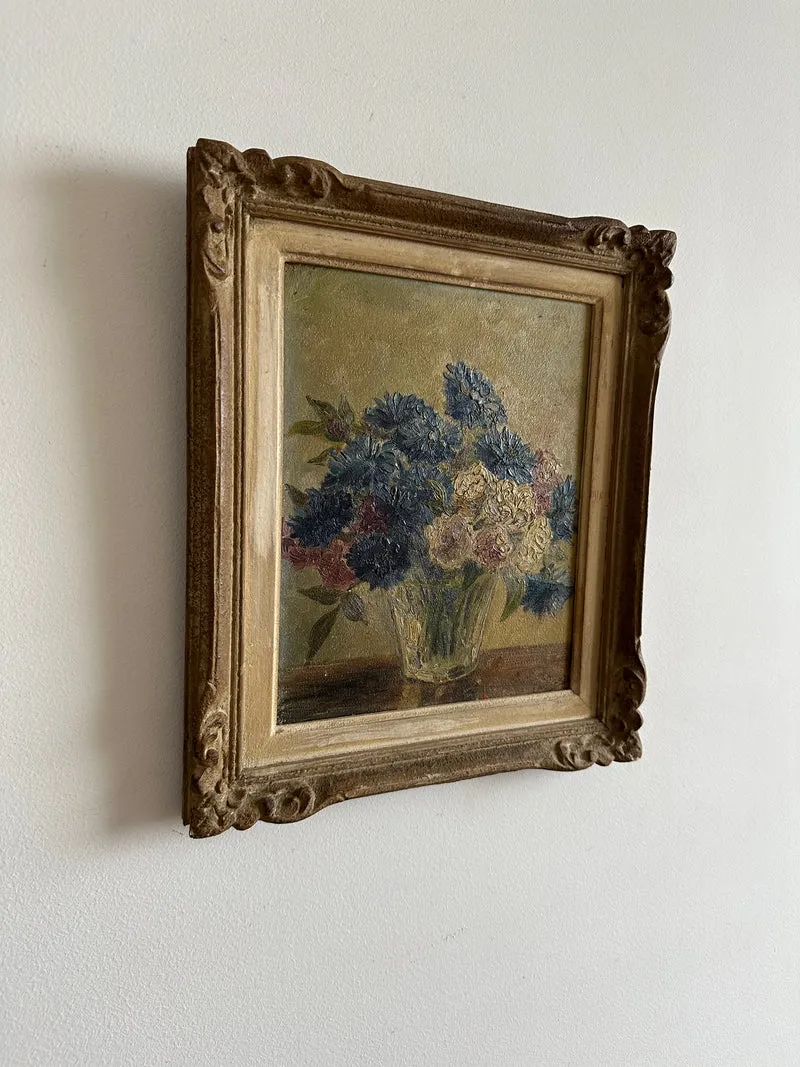 Peinture bouquet de fleurs bleues et blanches encadrée années 50