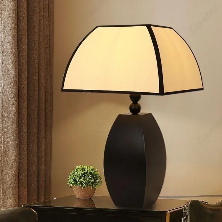 Lampe de Table Noire et Blanche
