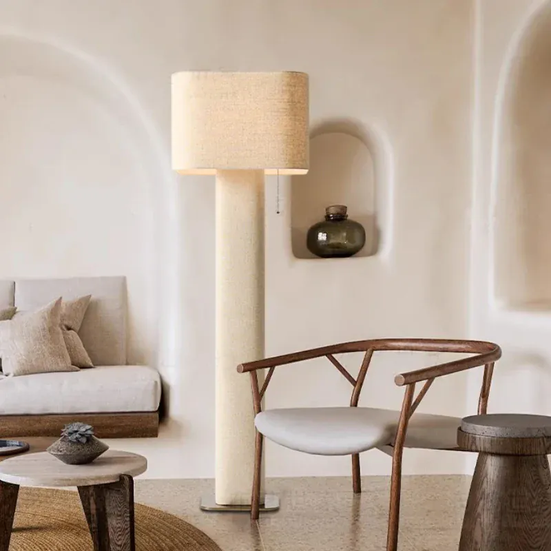 Lampadaire en tissu blanc crème