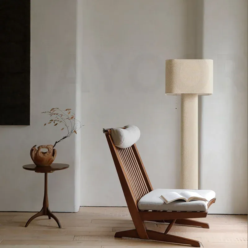 Lampadaire en tissu blanc crème