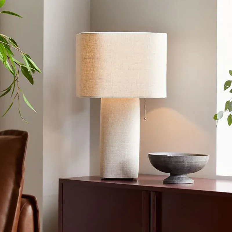 Lampadaire en tissu blanc crème