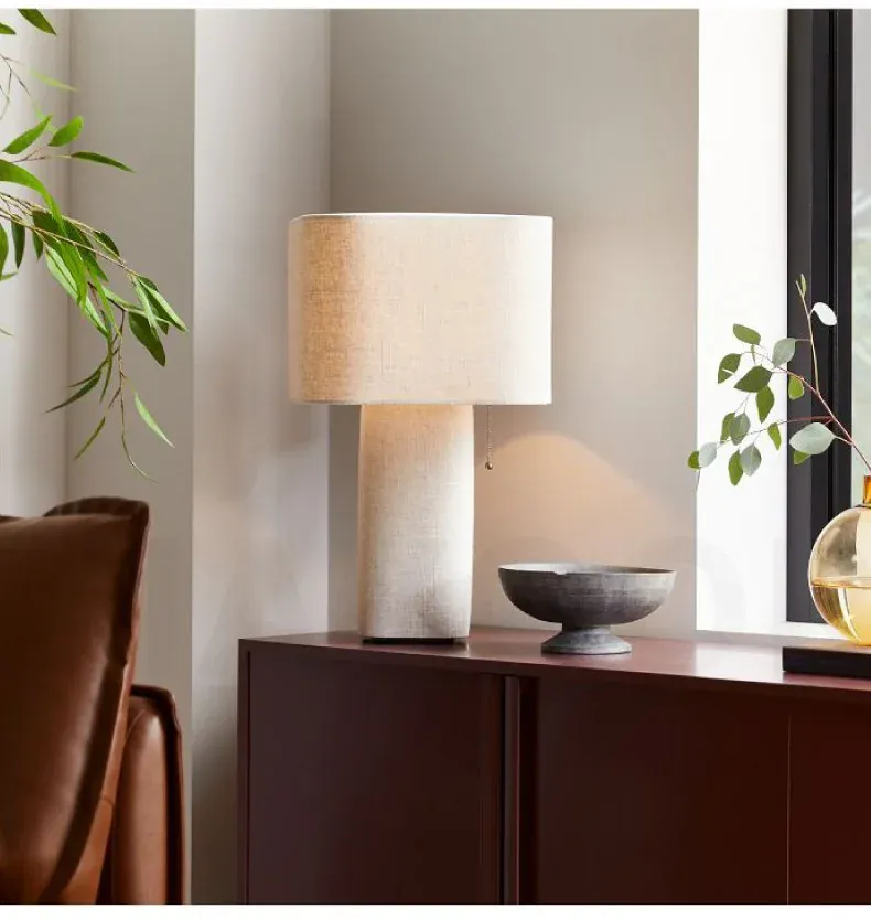 Lampadaire en tissu blanc crème