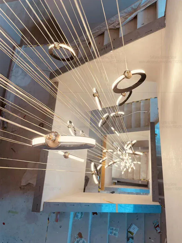 Lustre suspensions en anneaux noirs LED
