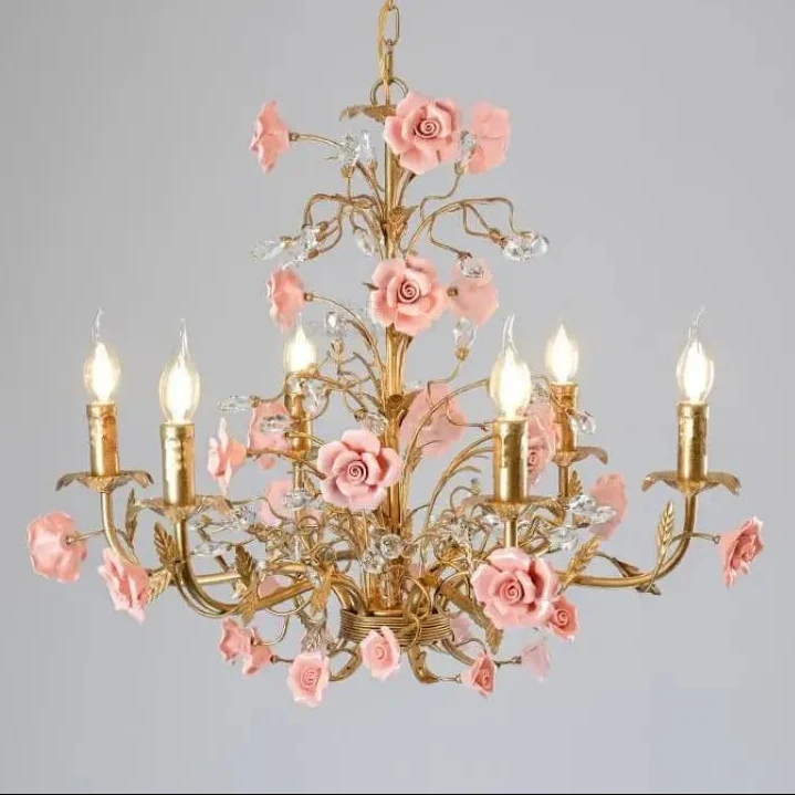 Lustre doré avec fleurs