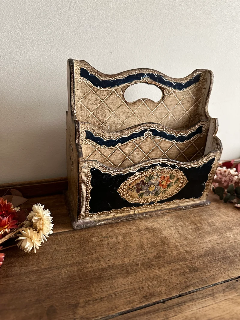 Porte-courrier en bois style florentin ton crème et bleu nuit