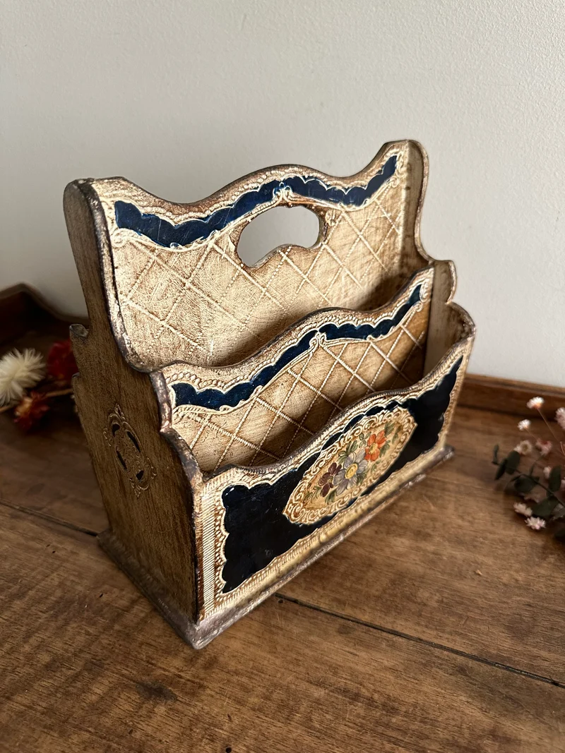Porte-courrier en bois style florentin ton crème et bleu nuit