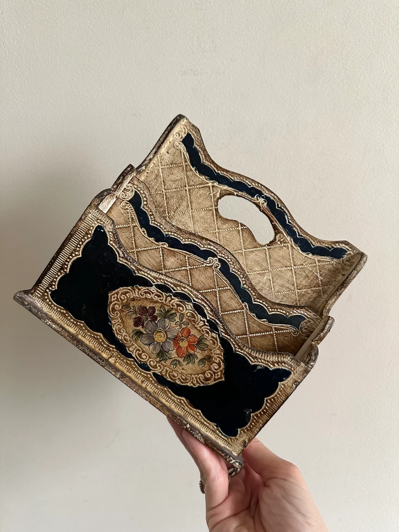 Porte-courrier en bois style florentin ton crème et bleu nuit