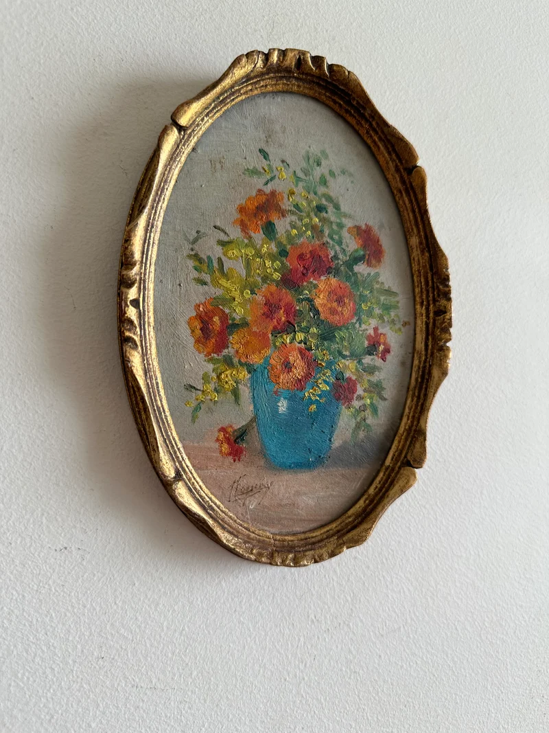 Peinture florale dans son médaillon en bois doré années 1900