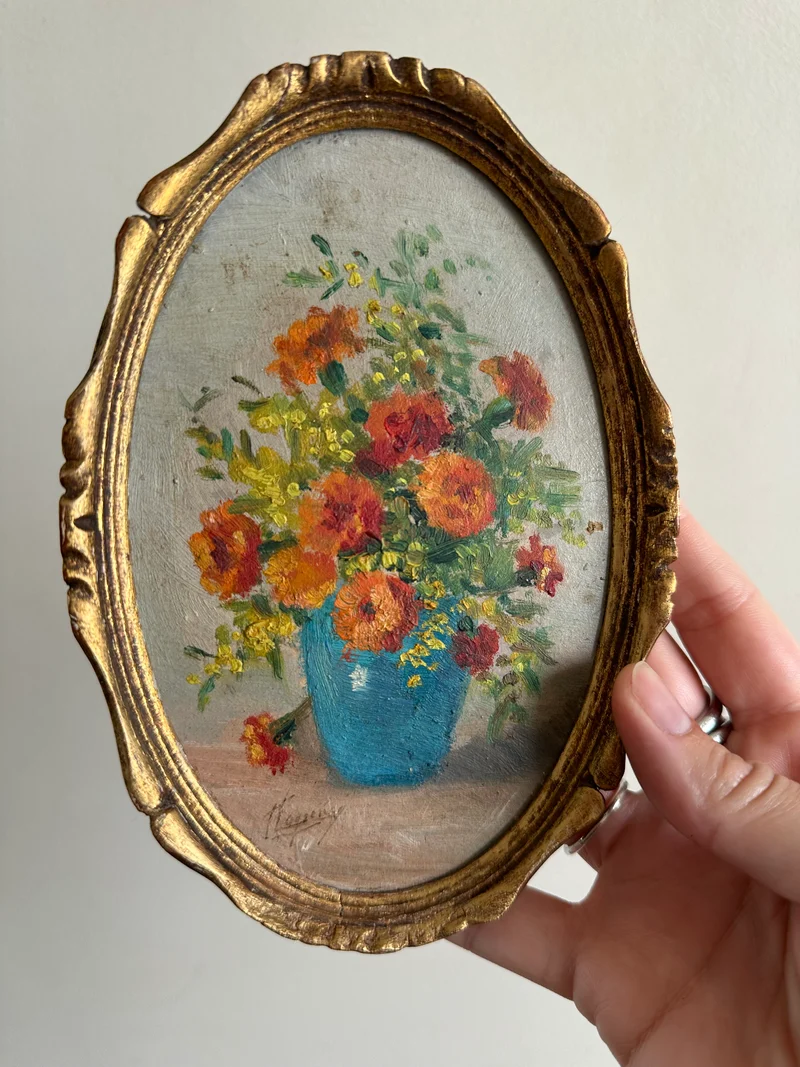 Peinture florale dans son médaillon en bois doré années 1900