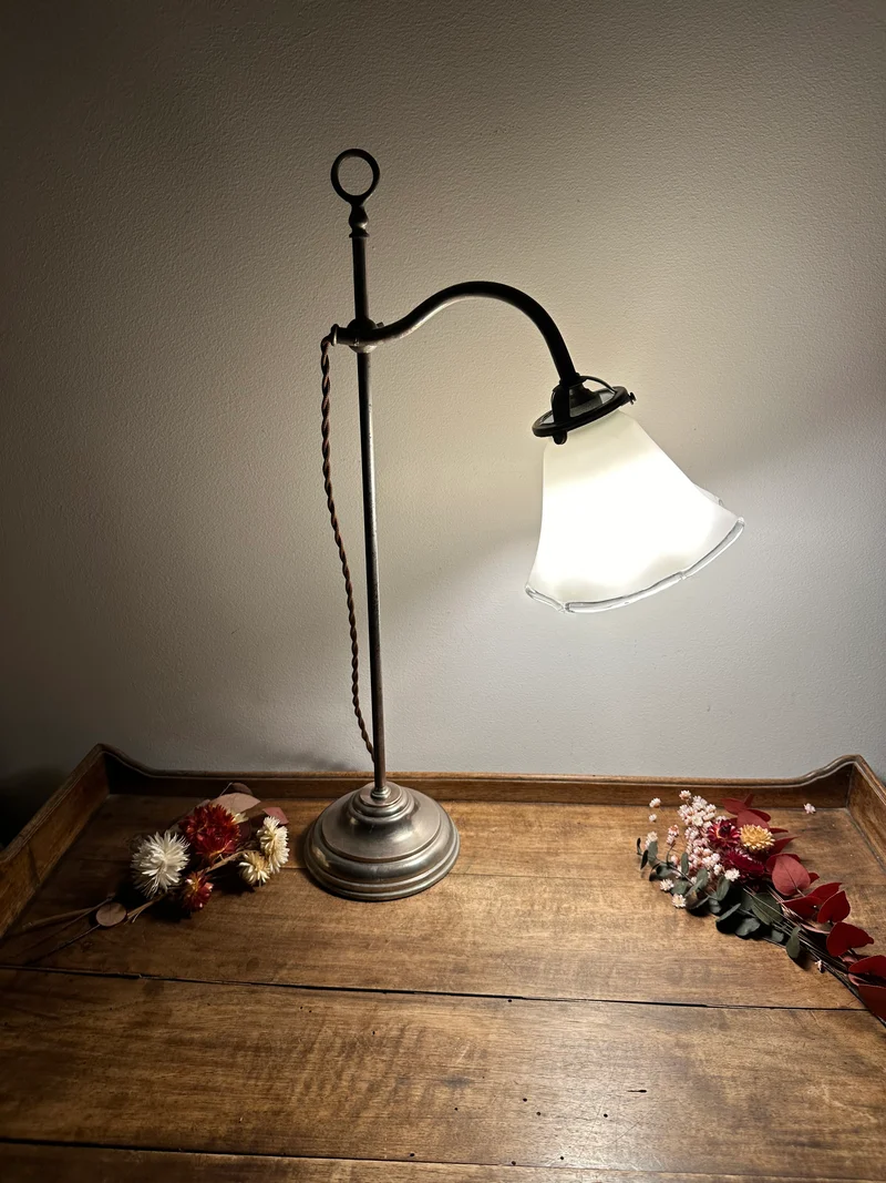 Lampe en acier et opaline blanche années 50
