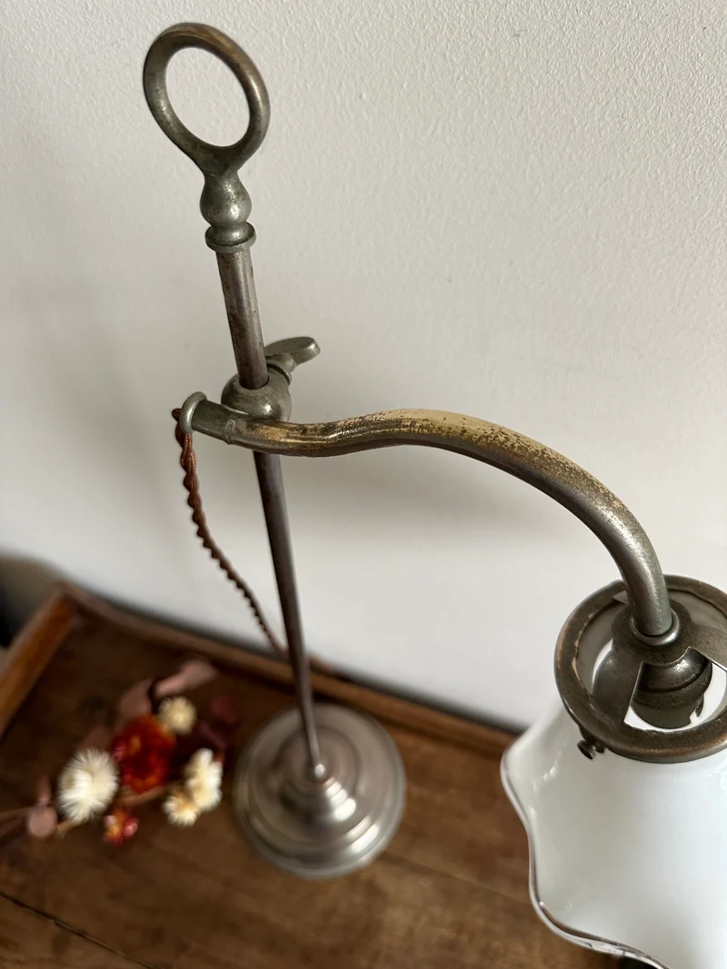 Lampe en acier et opaline blanche années 50
