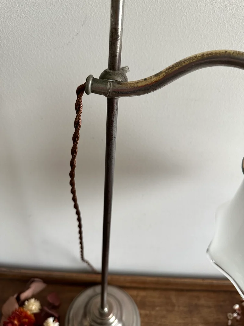 Lampe en acier et opaline blanche années 50
