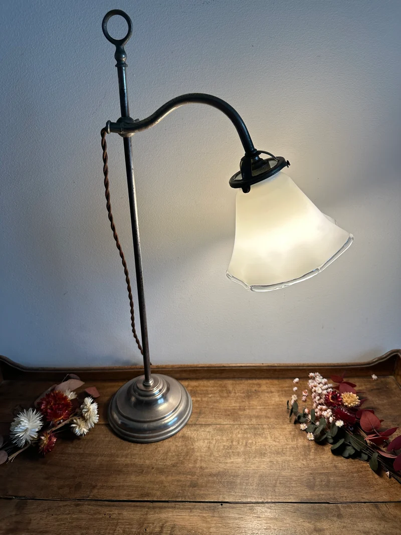 Lampe en acier et opaline blanche années 50