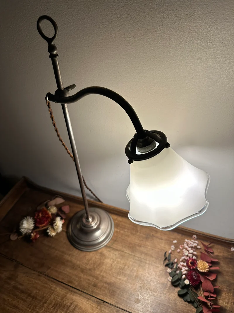 Lampe en acier et opaline blanche années 50