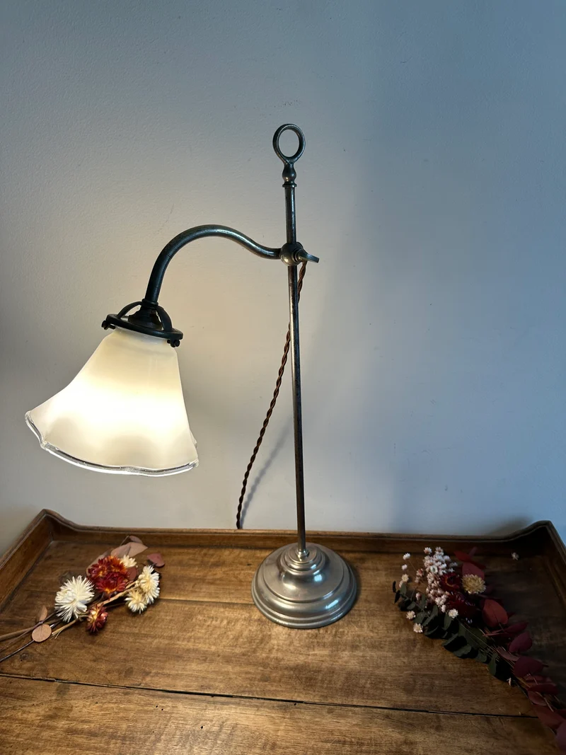 Lampe en acier et opaline blanche années 50
