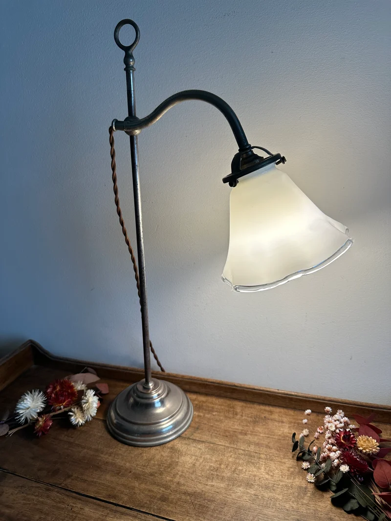 Lampe en acier et opaline blanche années 50