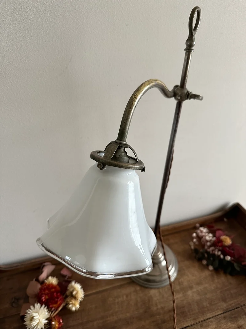 Lampe en acier et opaline blanche années 50