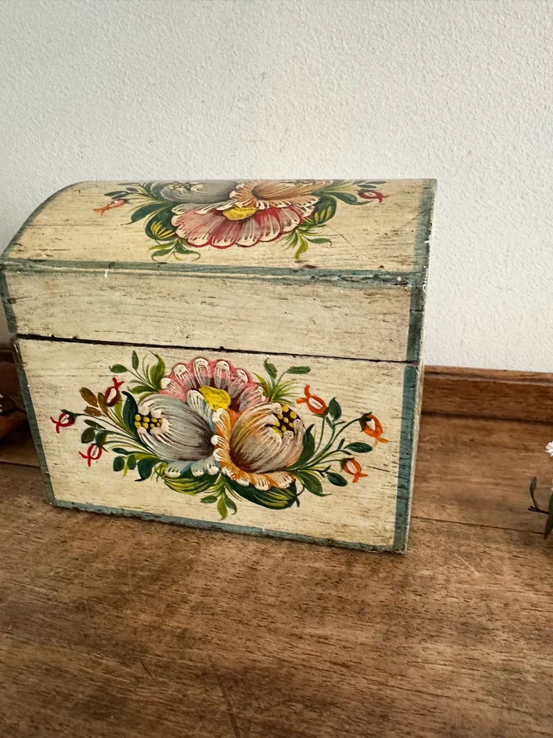 Coffret en bois crème décoration florale