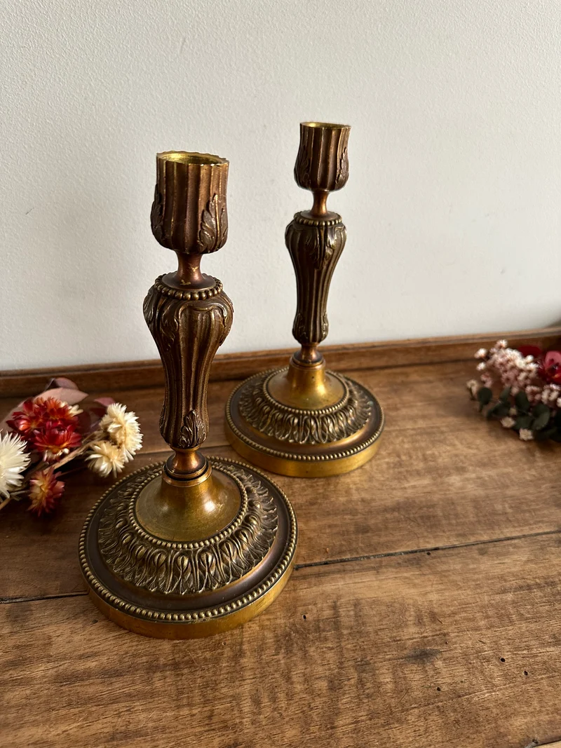 Bougeoirs en bronze base large travaillée