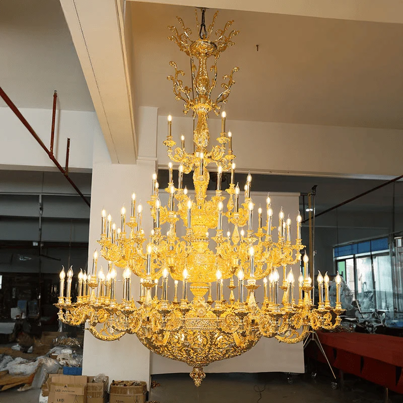 Chandelier baroque de luxe en laiton