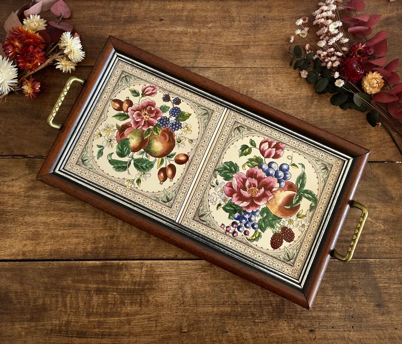 Plateau de service en porcelaine cerclée de bois