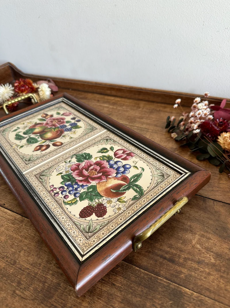 Plateau de service en porcelaine cerclée de bois