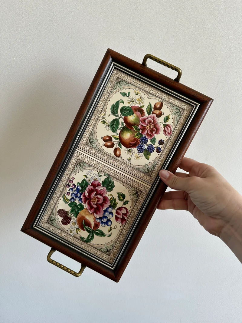 Plateau de service en porcelaine cerclée de bois