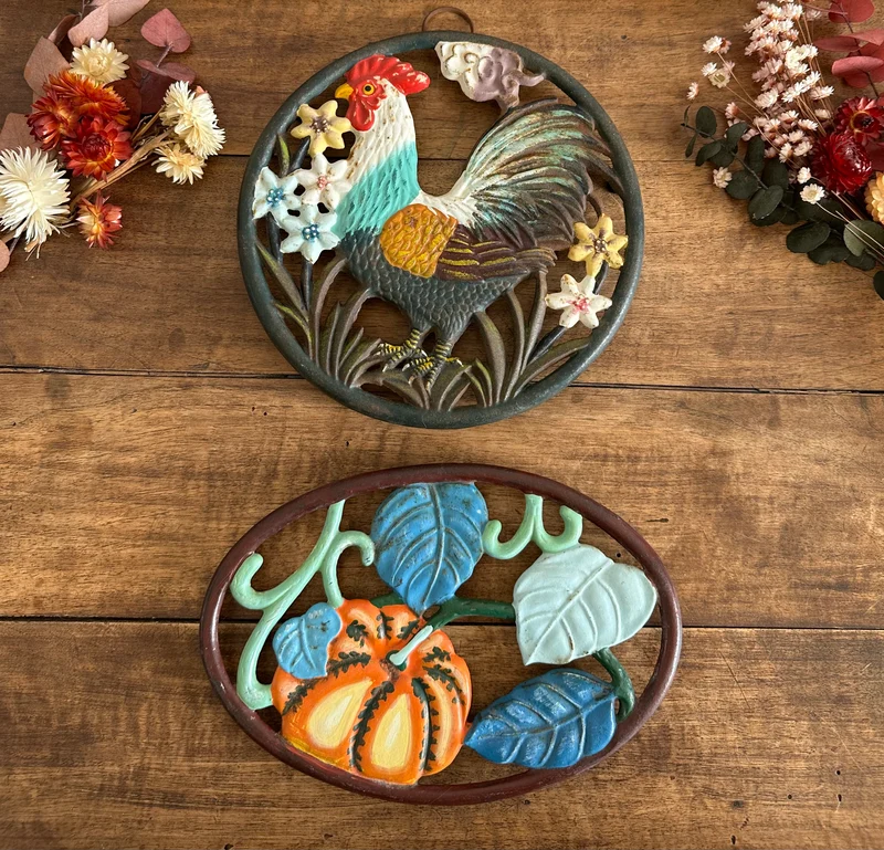 Dessous de plats en fonte colorée