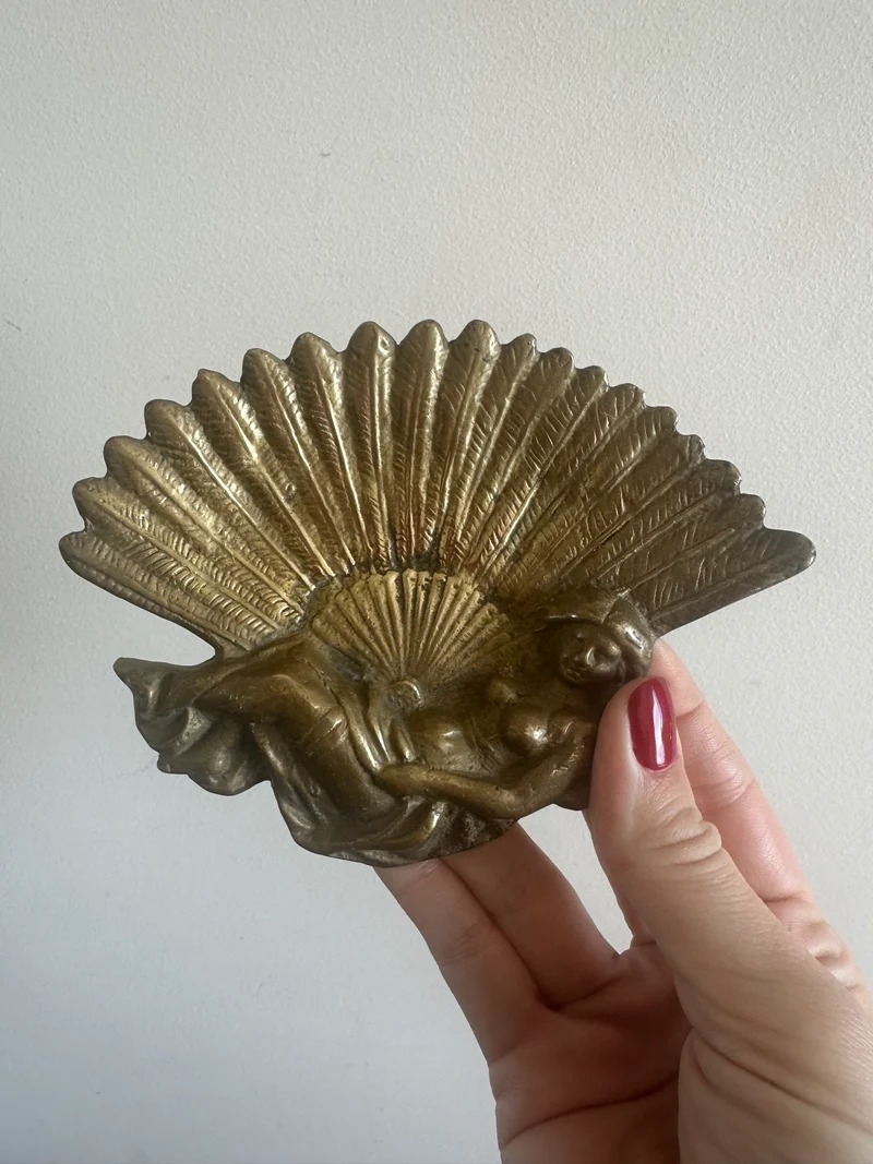 Vide poche jeune femme éventail en bronze