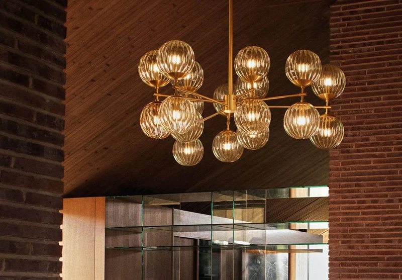Chandelier noir globes