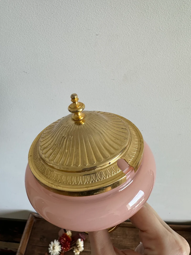 Sucrière en opaline rose sur pied doré