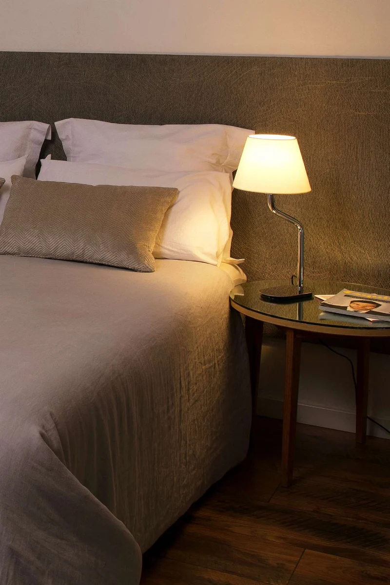 Lampe à poser ETERNA chrome abat-jour beige