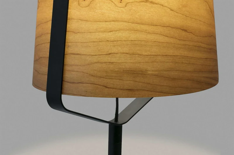 Lampe à poser STOOD acier noir et bois