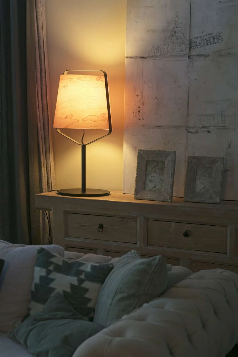 Lampe à poser STOOD acier noir et bois