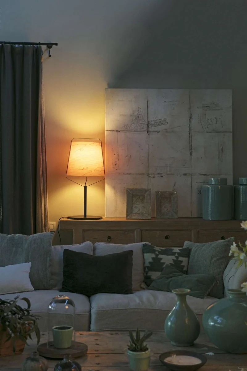 Lampe à poser STOOD acier noir et bois