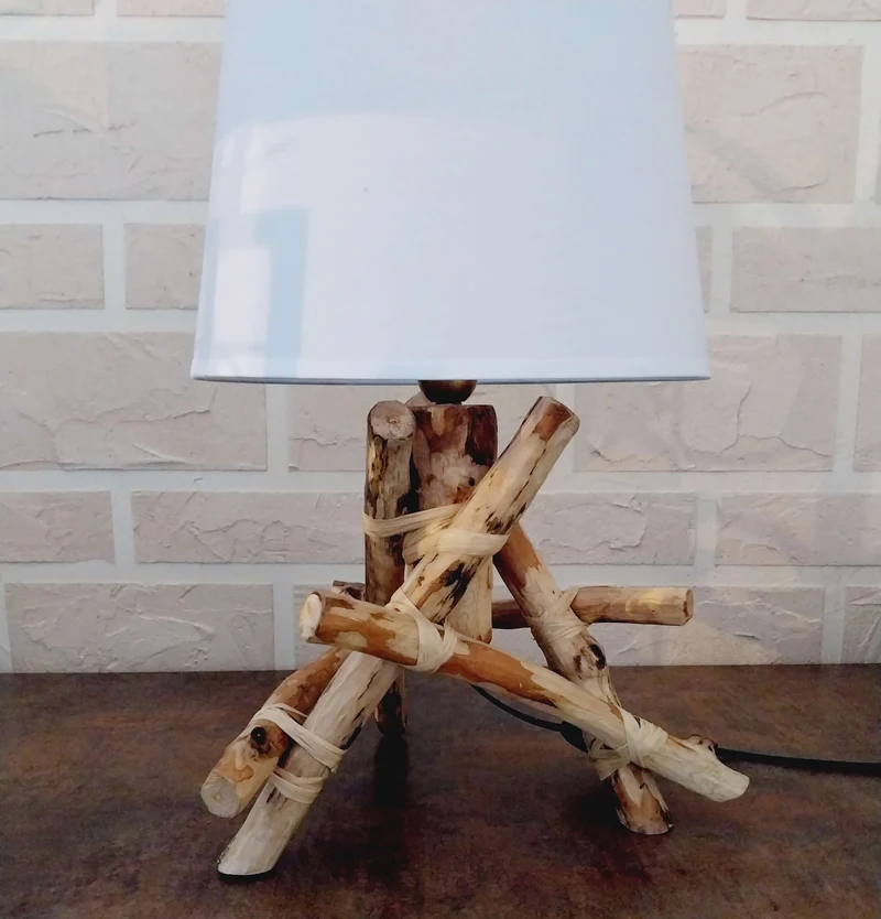 Lampe artisanale bois nature Haut 24 cm