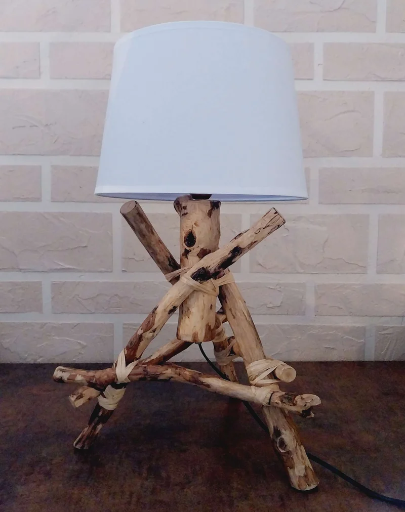 Lampe artisanale bois nature Haut 34 cm