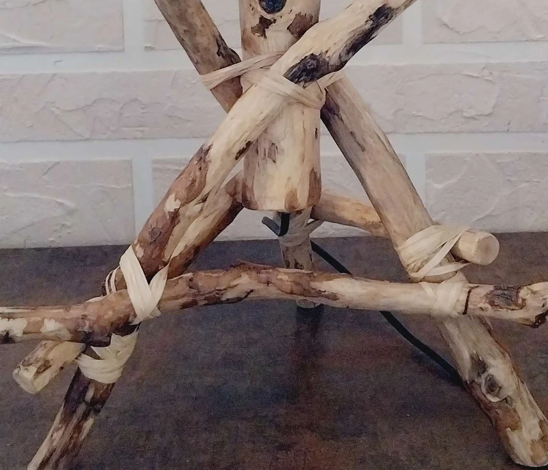 Lampe artisanale bois nature Haut 34 cm