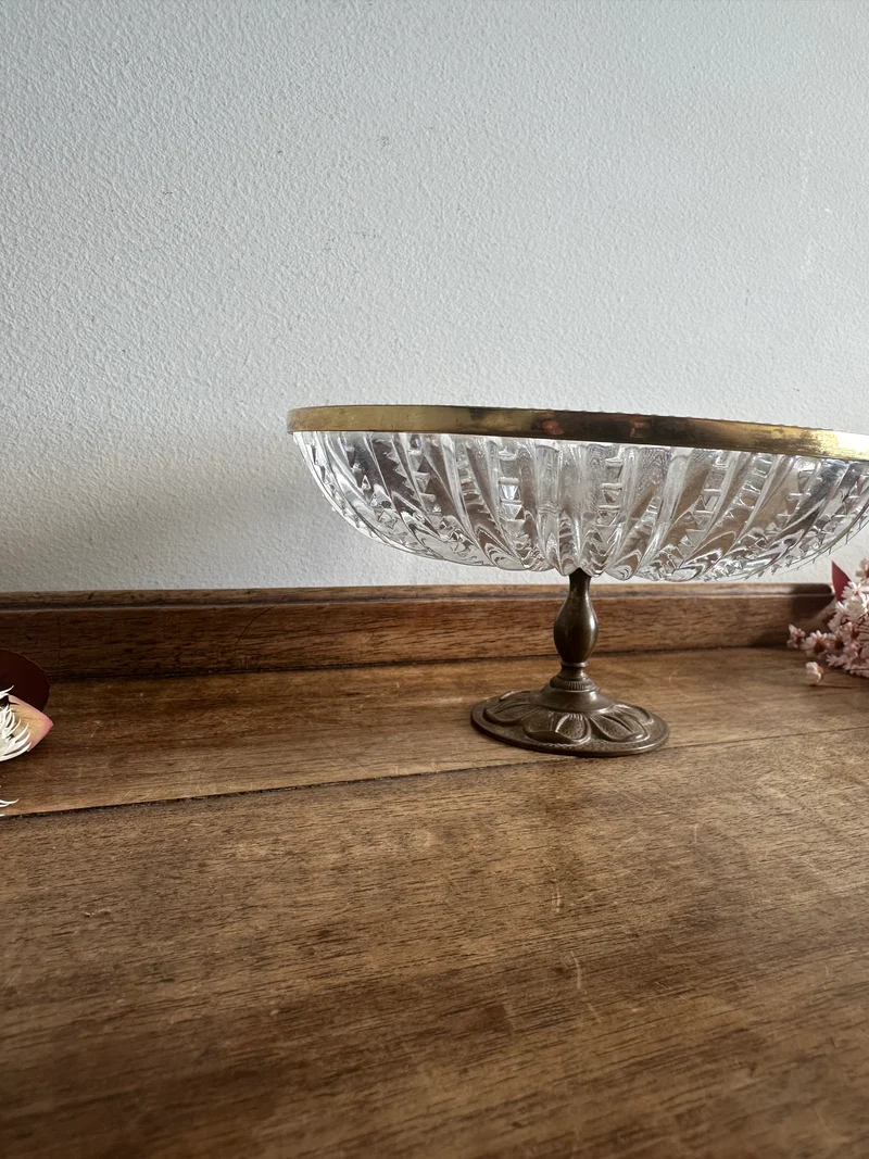 Coupelle en cristal cerclée de bronze sur pied