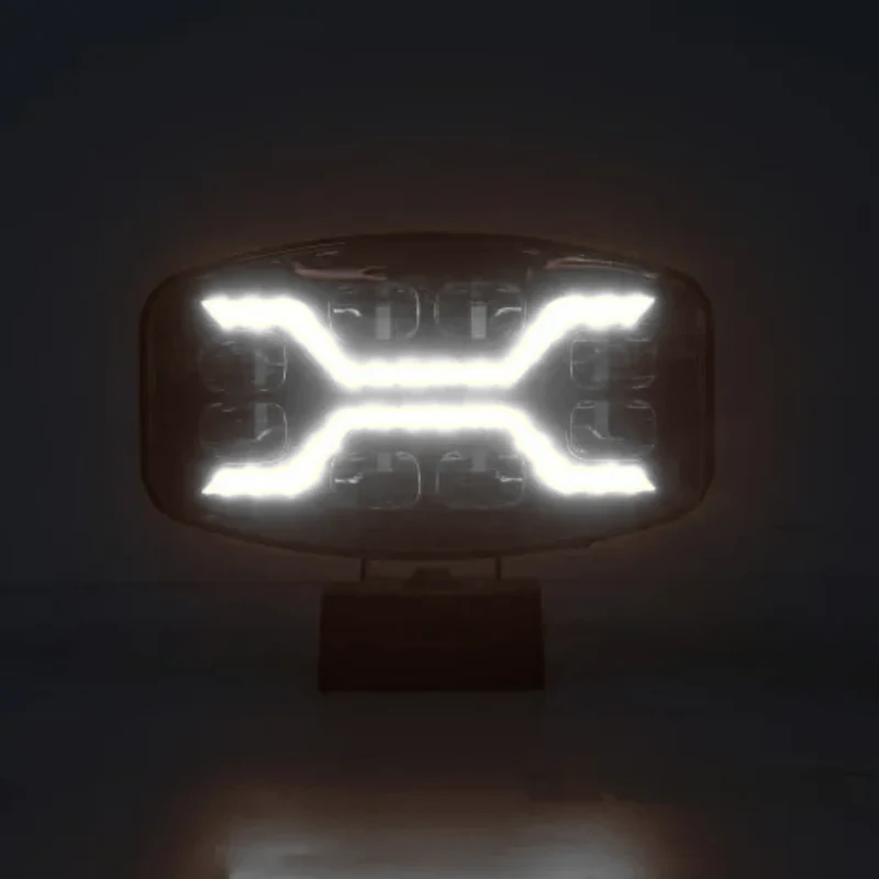 Projecteur LED Dark X-Spider avec feux de jour blancs et fonction stroboscopique / 9"