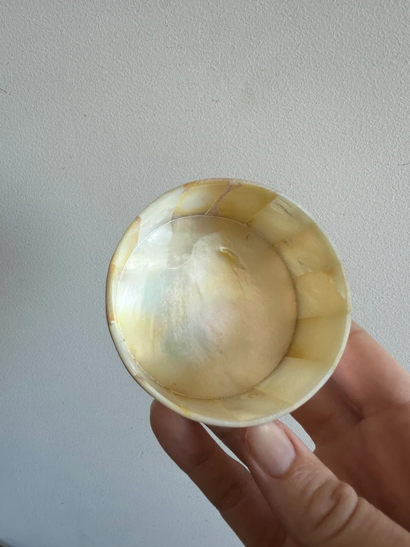 Bonbonnière ronde en nacre et métal argenté