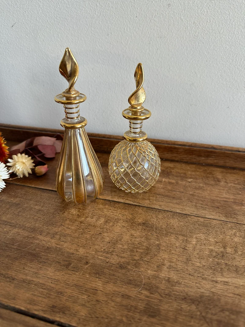Fioles à parfum vintage dorées rondes