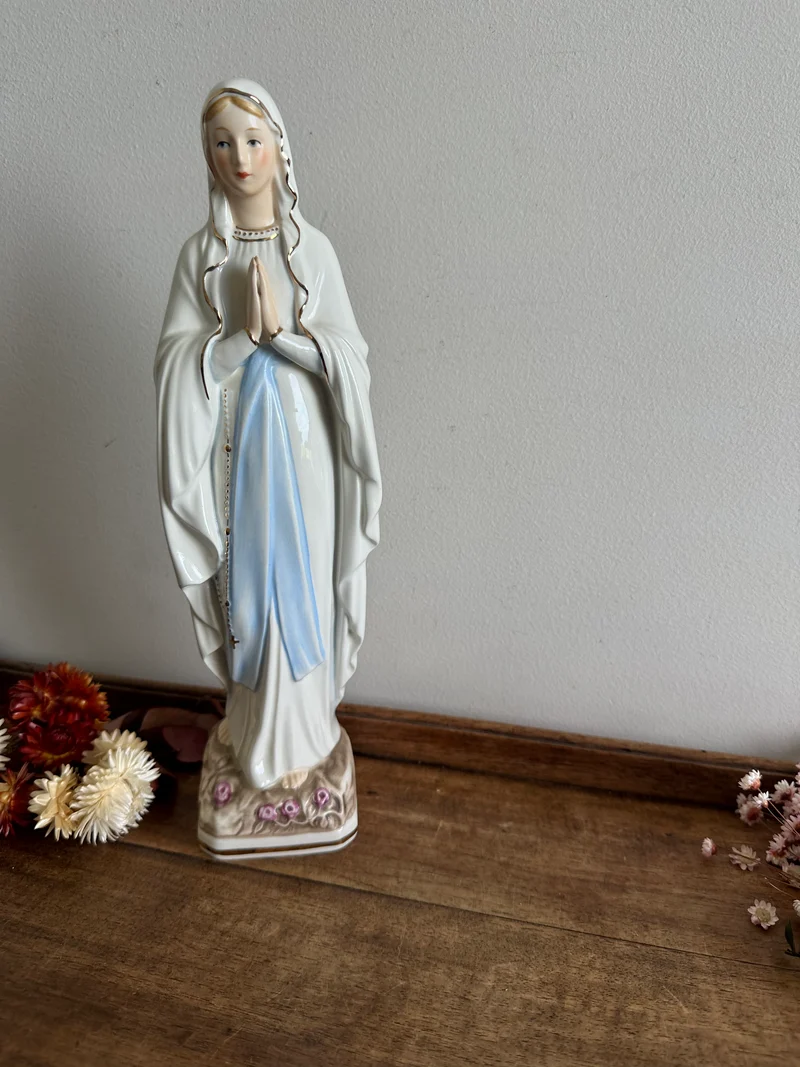 Statuette de la vierge en porcelaine fabrication allemande.